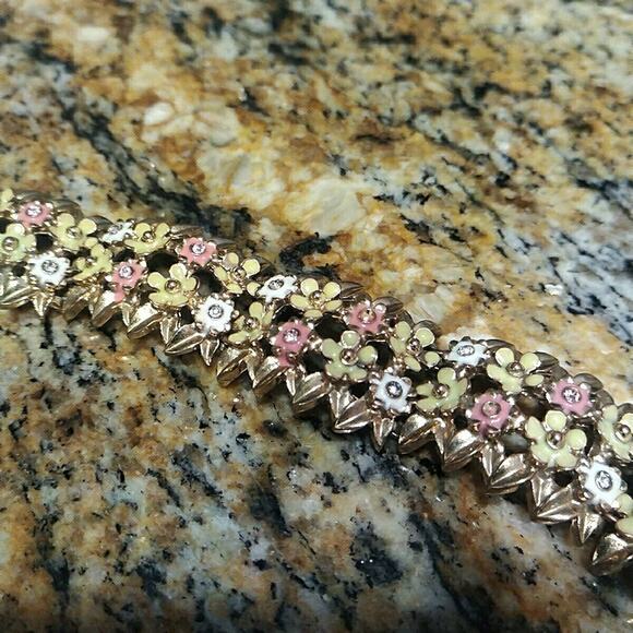 Rare Vintage Monet Signed Pink Yellow Enamel Flower Bracelet Gold Tn Rhinestones - Picture 5 of 10